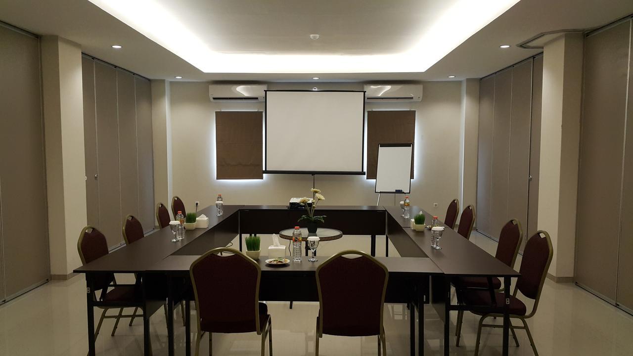 Biz Hotel City Center Ambon Exterior foto