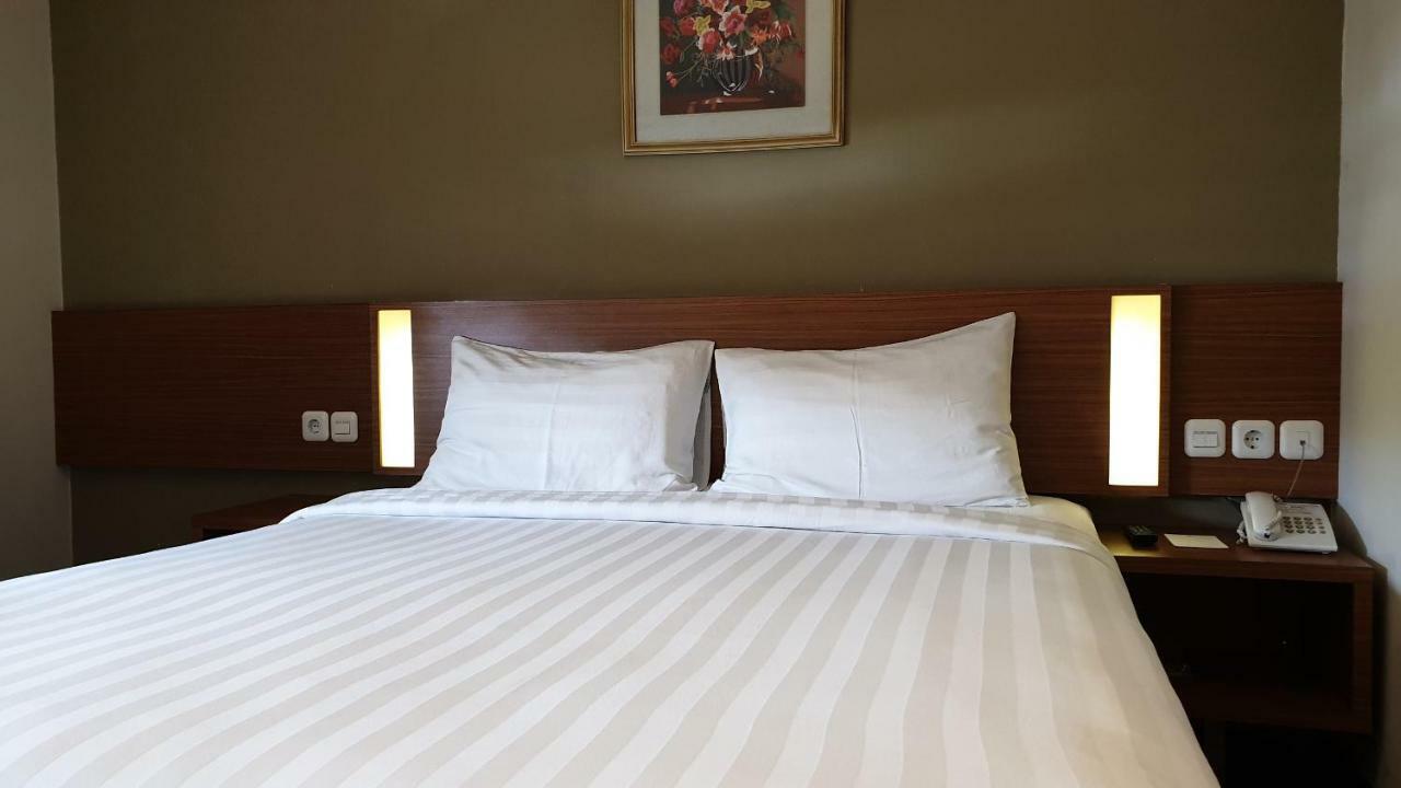 Biz Hotel City Center Ambon Exterior foto