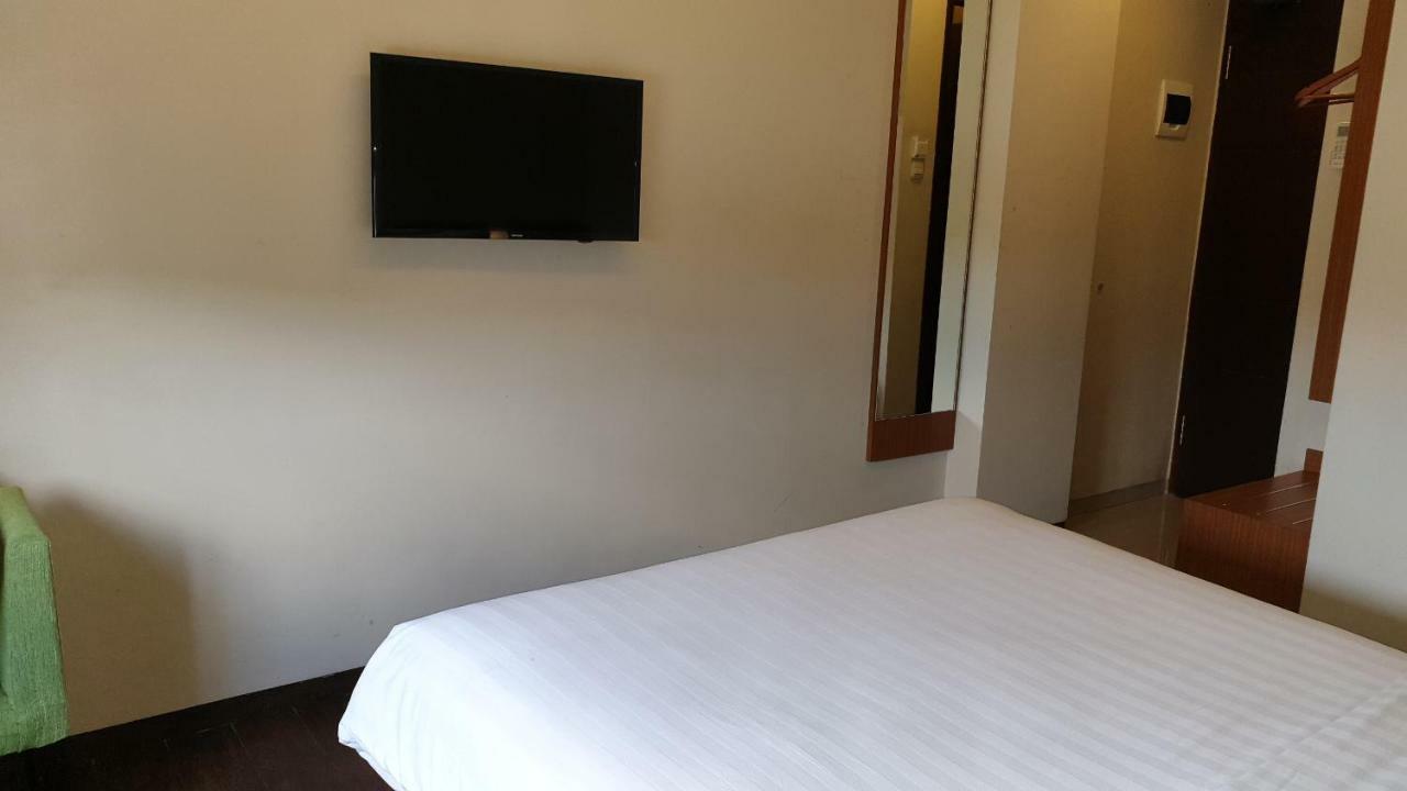 Biz Hotel City Center Ambon Exterior foto