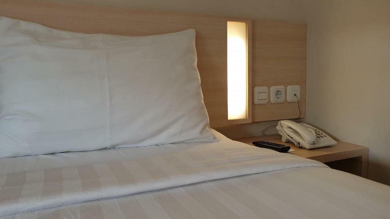 Biz Hotel City Center Ambon Exterior foto
