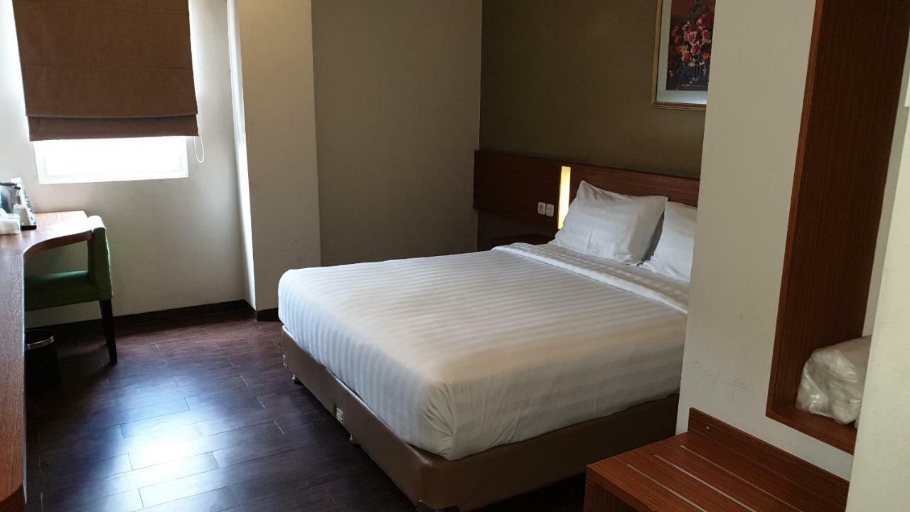 Biz Hotel City Center Ambon Exterior foto