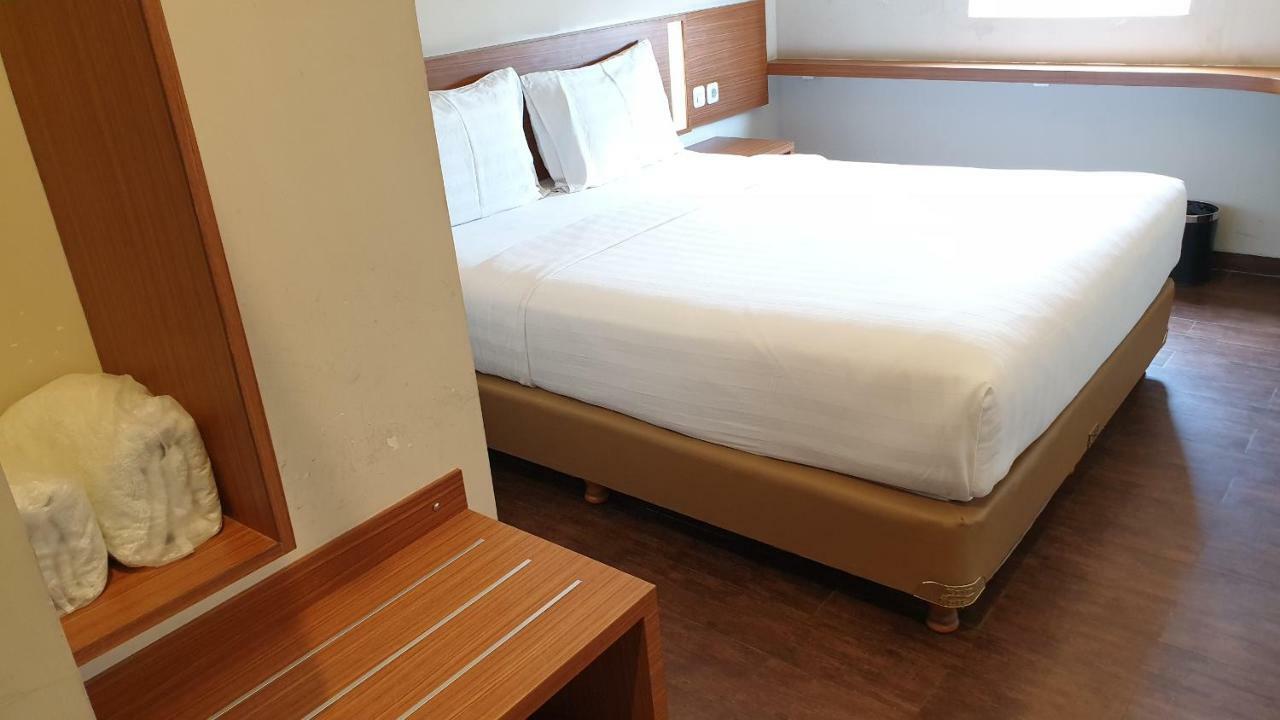 Biz Hotel City Center Ambon Exterior foto